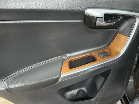 Used 2017 Volvo XC60 T5 Inscription w/ Preferred Option Package image 12