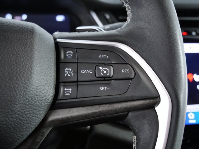 Used 2023 Jeep Grand Cherokee Limited AWD/4WD image 19