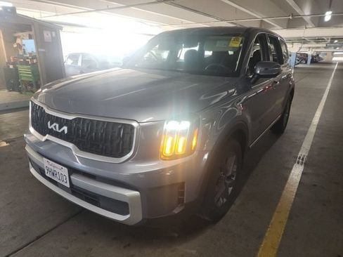Used 2024 Kia Telluride LX FWD image 4