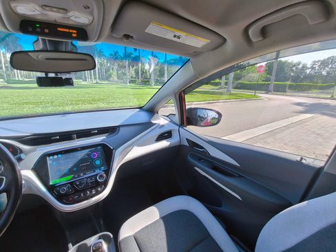 Used 2017 Chevrolet Bolt LT FWD image 12