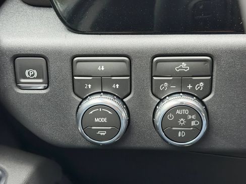 New 2026 GMC Sierra 2500 SLE w/ SLE Value Package; AWD/4WD image 12