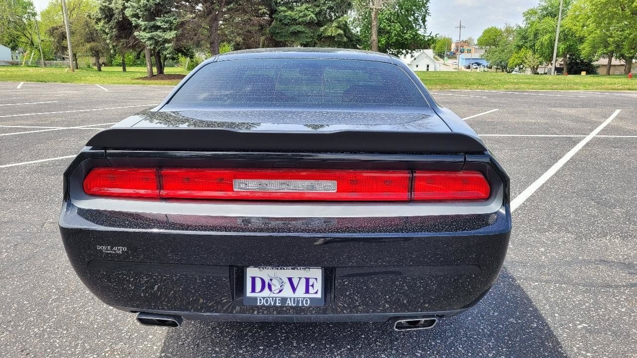 Used 2014 Dodge Challenger SXT RWD image 9