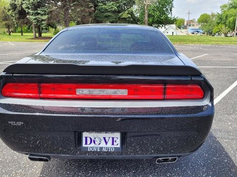 Used 2014 Dodge Challenger SXT RWD image 9