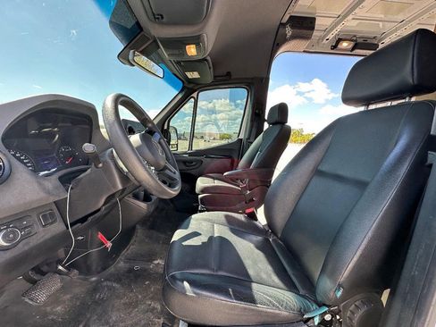 Used 2021 Mercedes-Benz Sprinter 2500 w/ Driver Convenience Package image 15