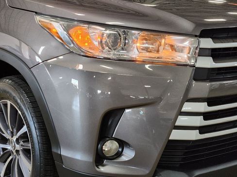 Used 2019 Toyota Highlander XLE FWD image 13