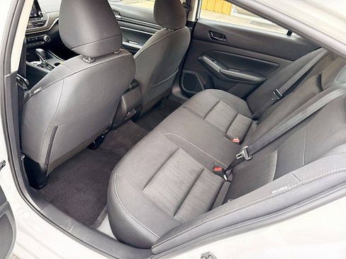 Used 2025 Nissan Altima 2.5 SV image 17