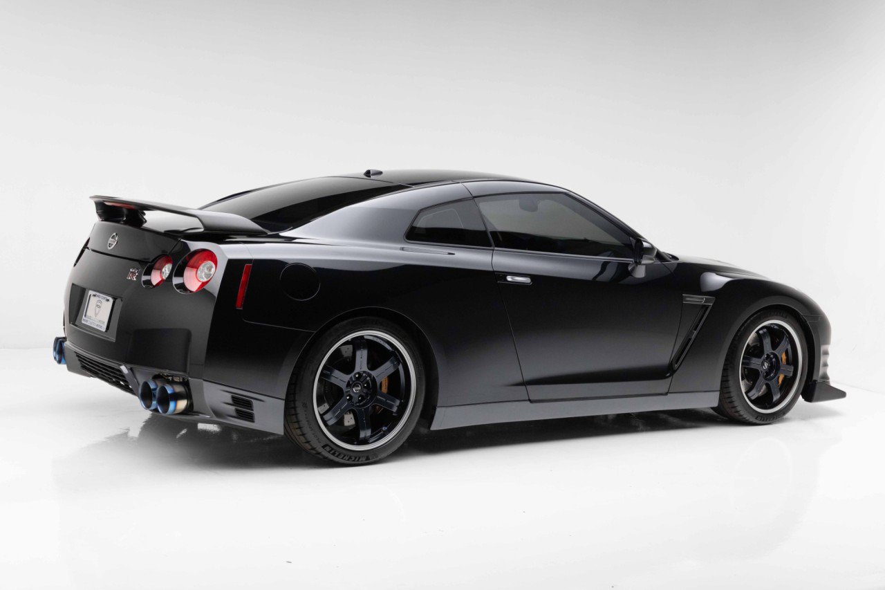 Used 2014 Nissan GT-R Black Edition AWD/4WD image 19