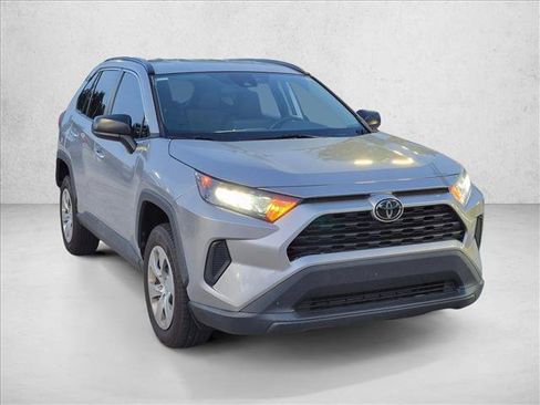Used 2021 Toyota RAV4 LE FWD image 3