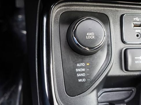 Certified 2019 Jeep Compass Limited image 28