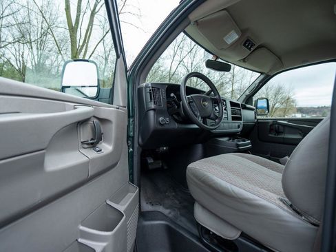 Used 2014 Chevrolet Express 3500 LS image 9