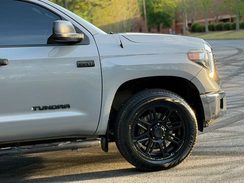Used 2018 Toyota Tundra SR5 w/ SR5 Upgrade Package image 9