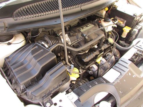 Used 2002 Dodge Caravan SE image 14