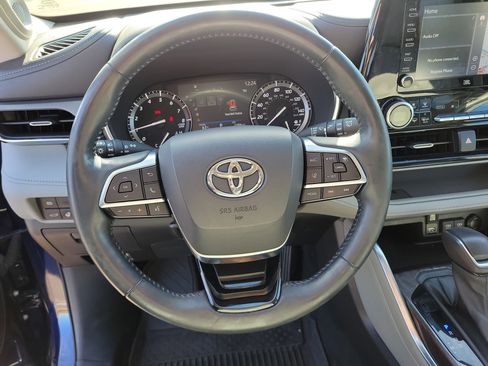 Used 2021 Toyota Highlander Limited image 24