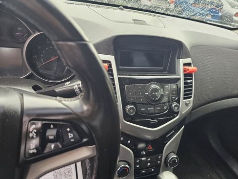 Used 2014 Chevrolet Cruze LT FWD image 25