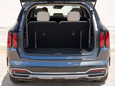 Used 2022 Kia Sorento S w/ Panoramic Sunroof Package FWD image 9