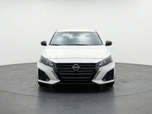 Used 2025 Nissan Altima 2.5 SV FWD image 1