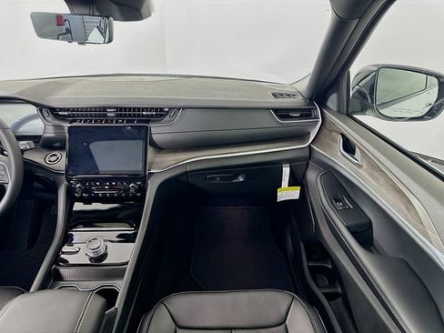 New 2025 Jeep Grand Cherokee Limited image 27