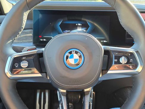 Used 2024 BMW i7 xDrive60 AWD/4WD image 25