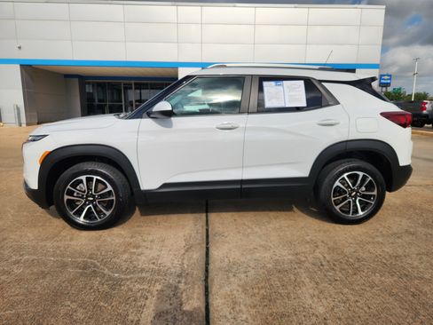 Used 2025 Chevrolet TrailBlazer LT AWD/4WD image 5