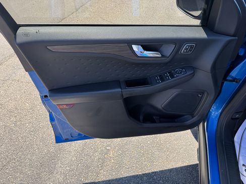 Used 2020 Ford Escape Titanium image 7