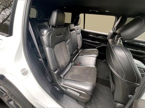 Certified 2022 Jeep Grand Cherokee L Laredo image 24