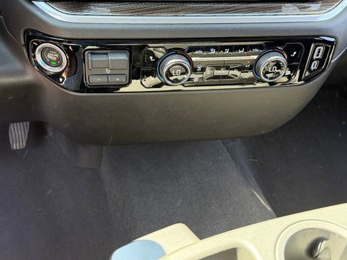 Used 2025 Chevrolet Silverado 2500 LT w/ Convenience Package image 15