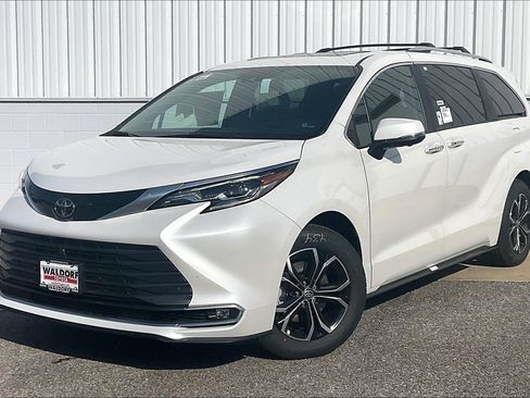New 2026 Toyota Sienna Platinum image 2