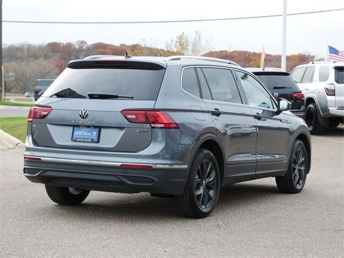Certified 2024 Volkswagen Tiguan SE image 7