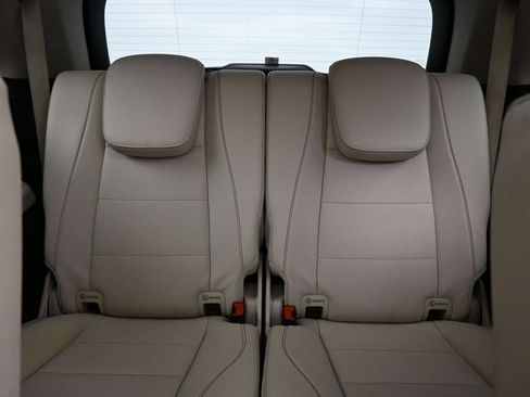Used 2021 Mercedes-Benz GLS 450 4MATIC image 33