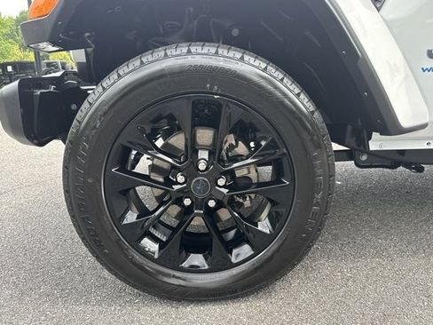 Certified 2025 Jeep Wrangler Unlimited Sahara w/ Safety Group AWD/4WD image 11