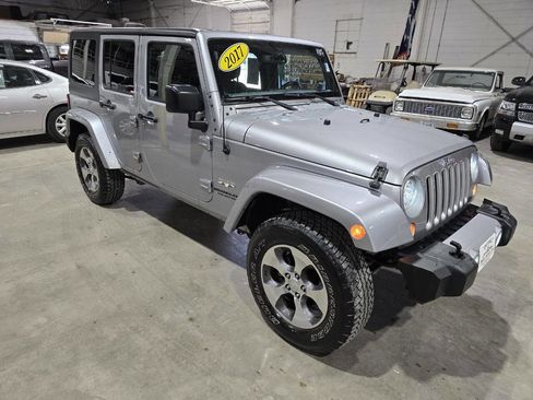 Used 2017 Jeep Wrangler Unlimited Sahara w/ Connectivity Group image 16