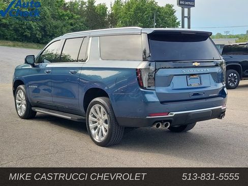Used 2025 Chevrolet Suburban Premier AWD/4WD image 3