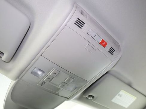 Used 2023 Volkswagen Taos SE image 27