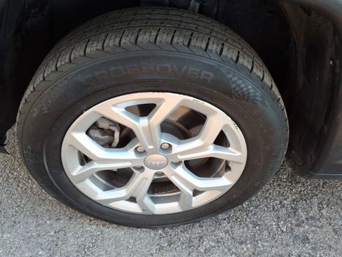 Used 2024 Jeep Compass Latitude AWD/4WD image 7