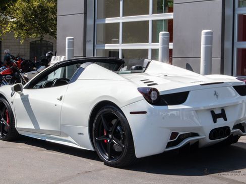 Used 2013 Ferrari 458 Spider RWD image 3