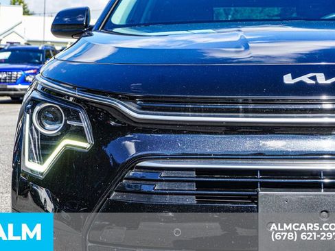 Used 2023 Kia Niro SX image 12