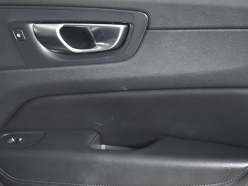 Used 2025 Volvo XC60 B5 Plus image 25