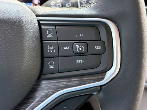 Used 2024 Jeep Wagoneer Series III w/ Premium Group I AWD/4WD image 16