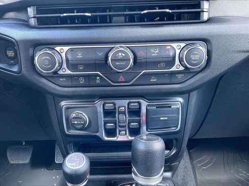 New 2026 Jeep Gladiator Sport AWD/4WD image 14