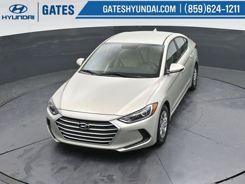 Used 2017 Hyundai Elantra SE w/ Cargo Package image 49
