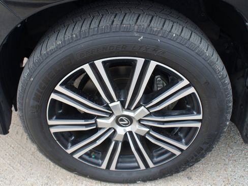 Used 2020 Lexus LX 570 4WD w/ Luxury Package image 26