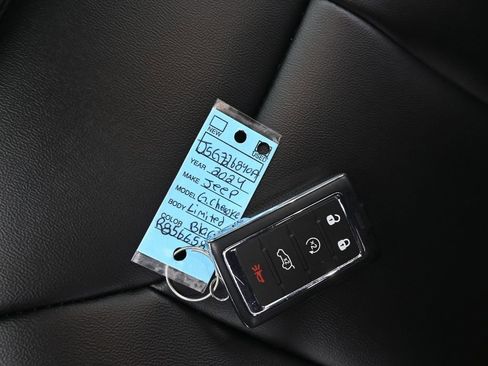 Used 2024 Jeep Grand Cherokee L Limited image 8