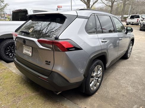 Used 2019 Toyota RAV4 XLE Premium w/ Cold Weather Package image 7