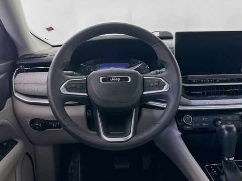 Used 2022 Jeep Compass Latitude image 18