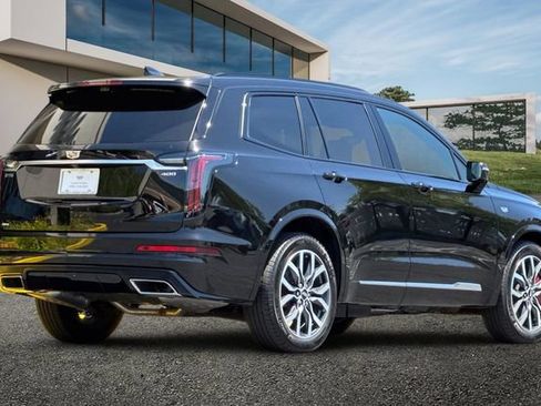 Certified 2025 Cadillac XT6 Sport w/ Platinum Package AWD/4WD image 4