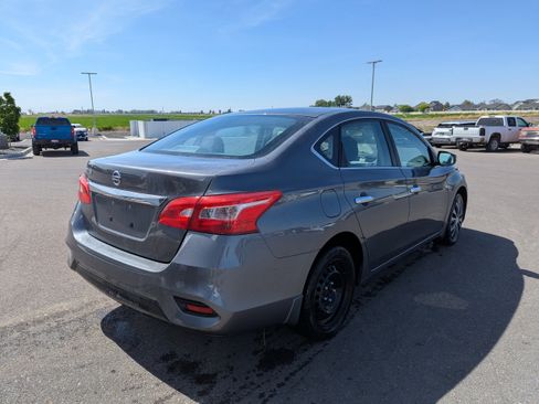 Used 2018 Nissan Sentra S FWD image 5