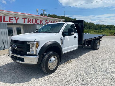 Used 2019 Ford F550 2WD Regular Cab Super Duty image 2