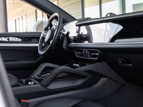 New 2026 Porsche Cayenne Coupe AWD/4WD image 47