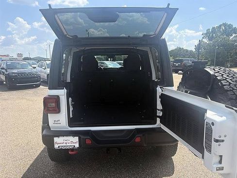 Used 2026 Jeep Wrangler Unlimited Rubicon AWD/4WD image 32