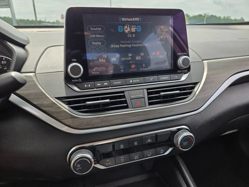 Used 2025 Nissan Altima 2.5 SV FWD image 21